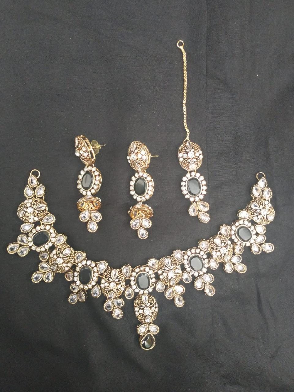 Zircon Black Stone Indian Style Necklace Set And Teeka Ref 0005